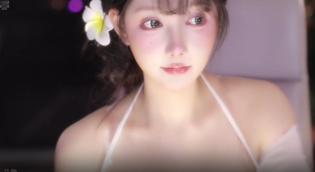 米娜穿着修女服,直播间在线指导女主播跳舞,还让其穿凉快点,随后更是情不自禁跳上舞,网友:感觉女主播都自卑了!